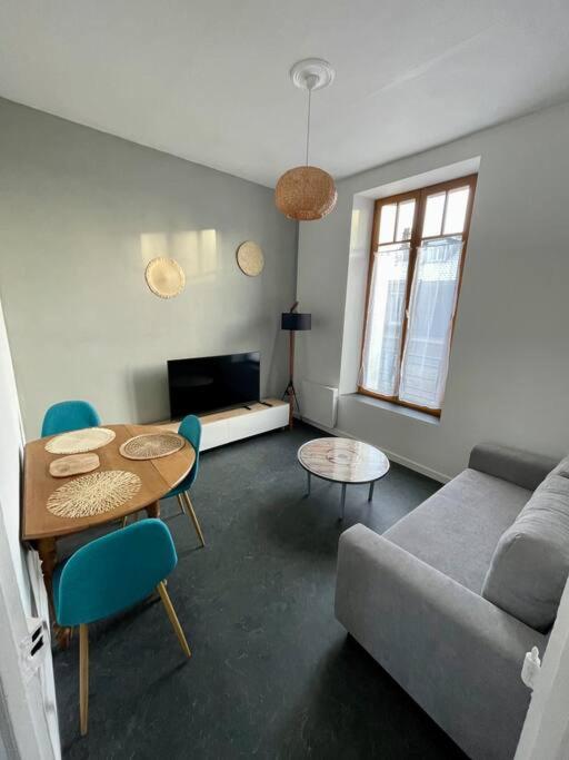 Appartement Idealement Situe Charleville-Mezieres Bagian luar foto